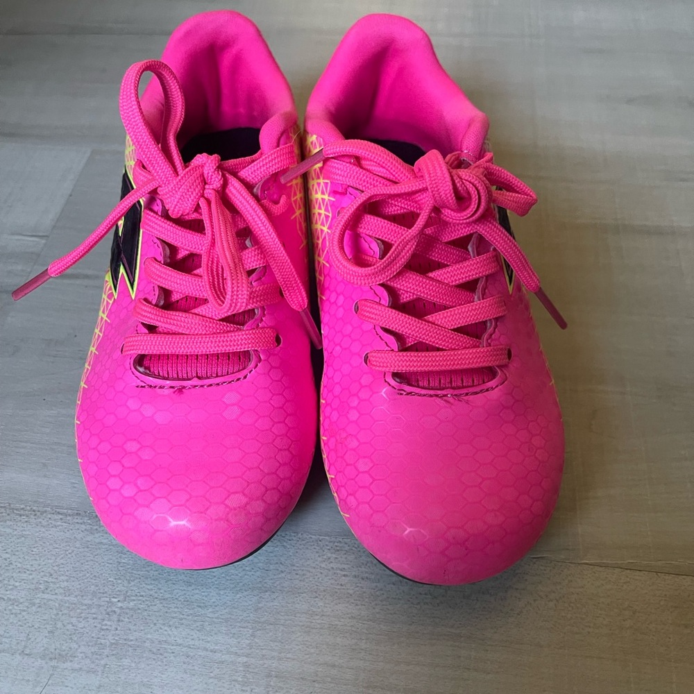 Lotto soccer shoes